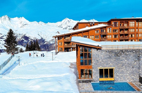 Arc-1800 Condo | Suite de 55m2 Local à Skis Piscine Semi-Couverte