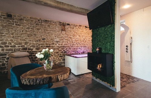Longmesnil Apartment | Suite de l'Etoile with private jacuzzi and Sauna in Normandy