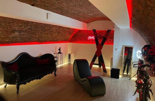 Saint-Quentin Apartment | Suite de Luxe - Jacuzzi & Cave Secrète