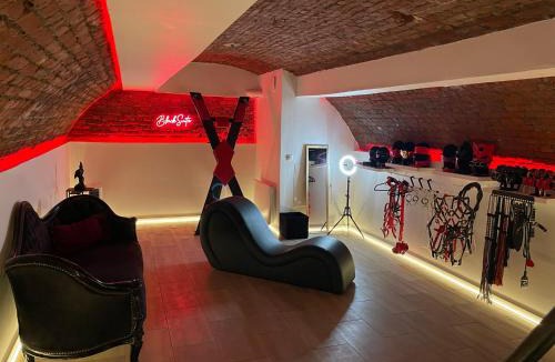 Saint-Quentin Apartment | Suite de Luxe - Jacuzzi & Cave Secrète