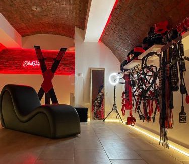 Saint-Quentin Apartment | Suite de Luxe - Jacuzzi & Cave Secrète