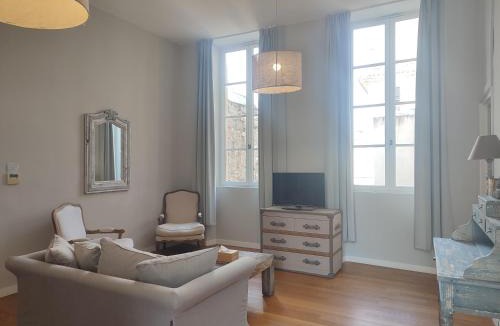La Redorte Apartment | Suite de Rêve au Château avec Bain Caché - Accès Bassin de Nage - Clim