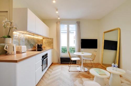 Silly-Gallieni Apartment | Suite Deluxe 2 by Les Maisons de Charloc Homes