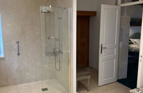Blay Bed & Breakfast | Suite-Deluxe-Private Bathroom-Garden view-Green & Sieur