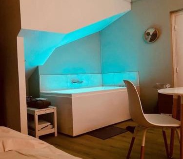 Montargis Apartment | Suite Dune - Escapade Romantique avec Jacuzzi Privé