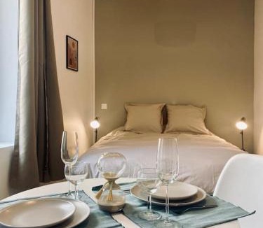 Montargis Apartment | Suite Dune - Escapade Romantique avec Jacuzzi Privé