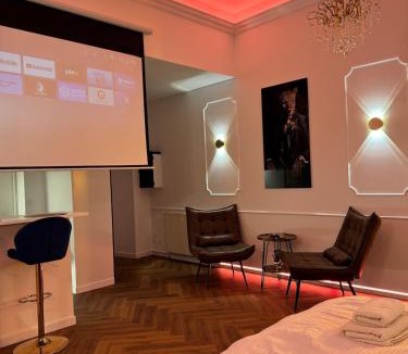 Sedan Apartment | Suite EVASIO, au pied du château fort, parking privé
