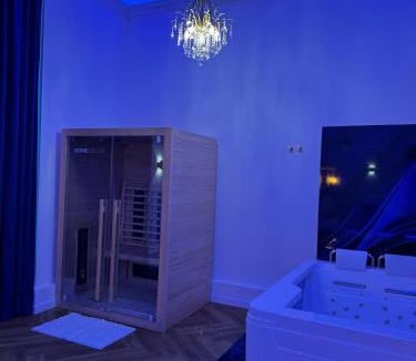 Sedan Apartment | Suite EVASIO, au pied du château fort, parking privé