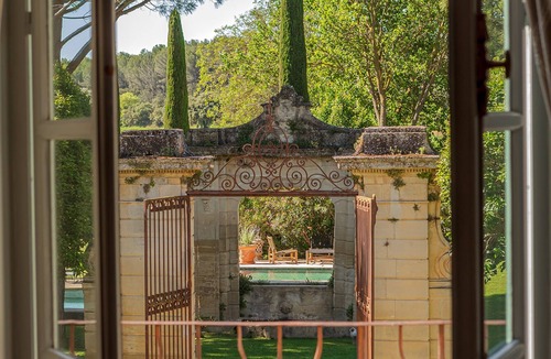 Loriol-du-Comtat House | Suite-Exclusive-Ensuite with Bath-Park view