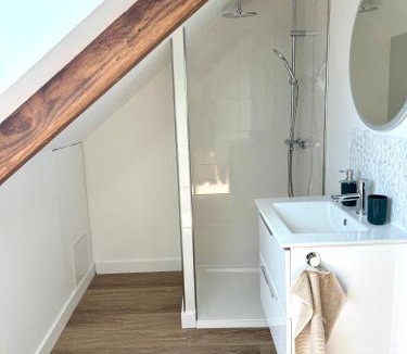 Chateauneuf-du-Faou Apartment | Suite Fleurs des champs