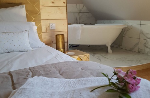 Sainte-Honorine-de-Ducy House | Suite colette with garden view