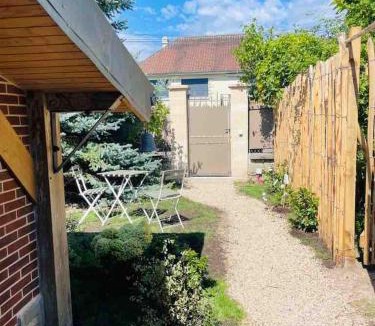 Senlis Apartment | Suite Garden by La Boîte En Plus