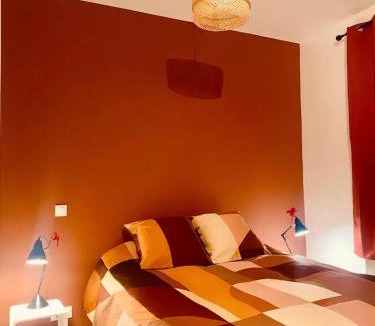 Montargis Apartment | Suite Hibiscus - Cocon Romantique & Jacuzzi Privé