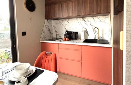 Chailly-les-Ennery Apartment | Suite indépendante avec terrasse privée, parking & Climatisation