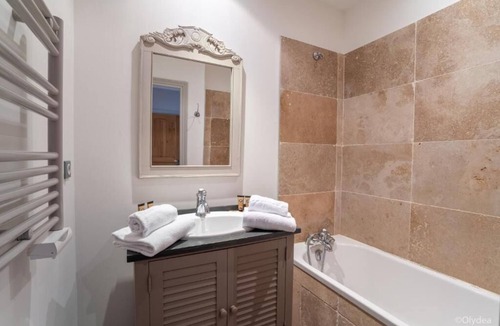 La Redorte Condo | Suite Invitant | Espace Bien-Être et Piscine