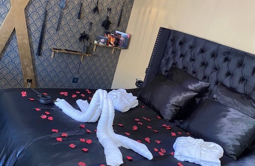 Frenouville Bed & Breakfast | Suite Jacuzzi 50 Nuances