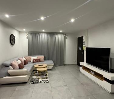 Freneuse Apartment | Suite Jacuzzi Giverny Paris