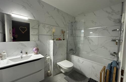 Freneuse Apartment | Suite Jacuzzi Giverny Paris