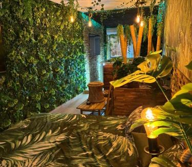 Perpignan Apartment | Suite Jungle Room