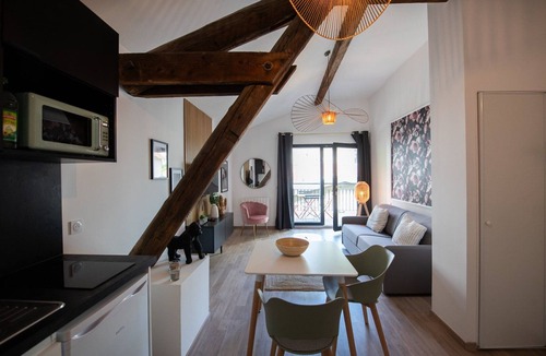 La Demi - Lune Apartment | Suite Kella 2 - Tassin -Lovely studio with balcony