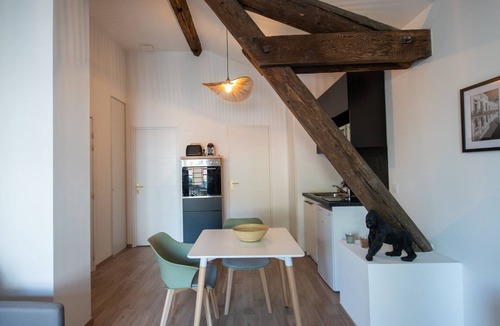 La Demi - Lune Apartment | Suite Kella 2 - Tassin -Lovely studio with balcony