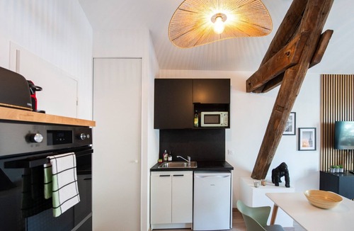 La Demi - Lune Apartment | Suite Kella 2 - Tassin -Lovely studio with balcony