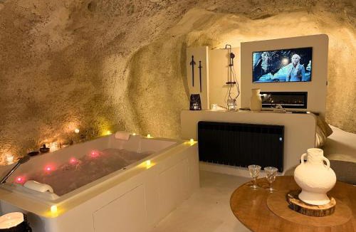 Mazange Apartment | SUITE KHALEESI - Troglodyte - Balnéo 2 places