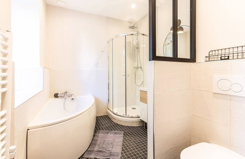 Villiers-le-Bacle Bed & Breakfast | SUITE L'AVENUE