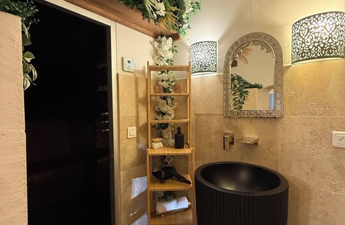 Auriol Bed & Breakfast | Suite Les Bains D'aphrodite