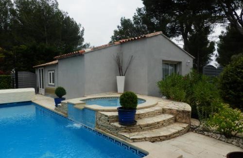 Lambesc Bed & Breakfast | Suite luxe avec sauna et jacuzzi privée