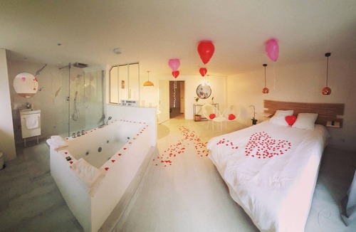 Downtown Angers Apartment | Suite Luxe Jacuzzi Cœur de Maine