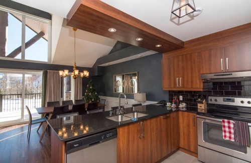 Saint-Sauveur Apartment | Suite luxueuse avec vue imprenable Ski in Ski out