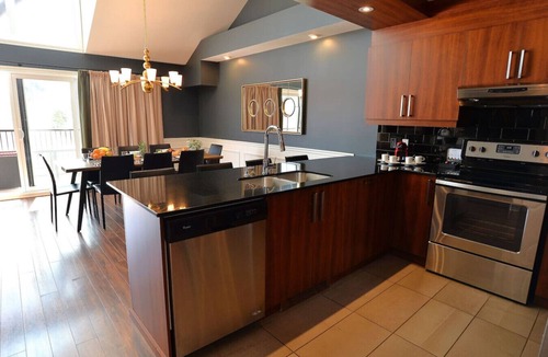Saint-Sauveur Apartment | Suite luxueuse avec vue imprenable Ski in Ski out