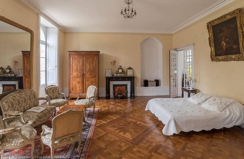 Fontenay-le-Comte House | Suite-Luxury-Ensuite-Pool view-4 étoiles