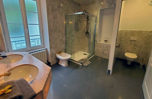 Aubin Bed & Breakfast | Suite-Luxury-Private Bathroom-Park view