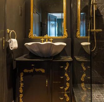 Charleville-Mezieres Apartment | Suite MANA Cupidon avec Vue Place Ducale et Parking inclus