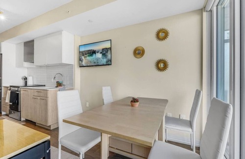 Garden District Apartment | Suite Mia: Medical District 2BR Walk to St. Mike’s