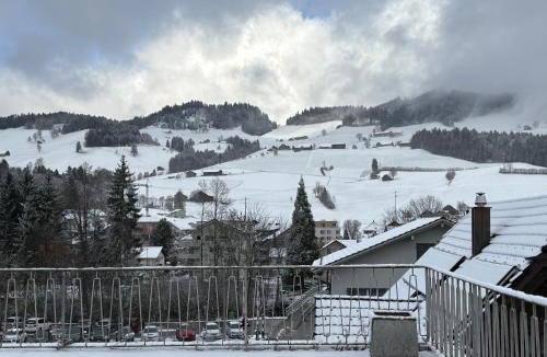 Schupfheim Apartment | Suite mit schöne Küche in Zentral schüpfheim LU