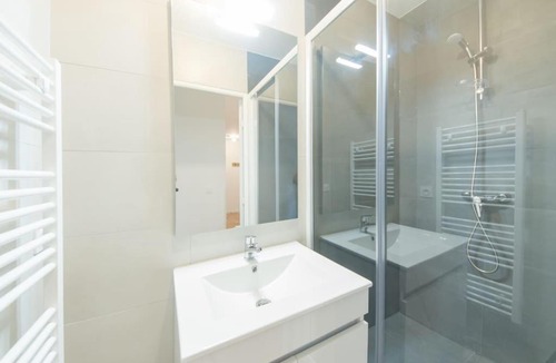 Bussy-Saint-Georges Apartment | Suite Moderne Familiale 8 Pers - Disney 10m - 2 SDB