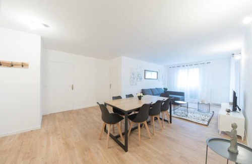 Bussy-Saint-Georges Apartment | Suite Moderne Familiale 8 Pers - Disney 10m - 2 SDB