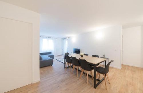Bussy-Saint-Georges Apartment | Suite Moderne Familiale 8 Pers - Disney 10m - 2 SDB