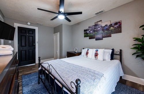 Smoketown Jackson Apartment | Suite near downtown Louisville, KY · Suite XII