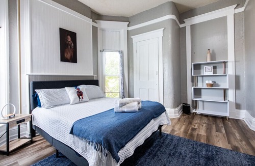 Smoketown Jackson Apartment | Suite near downtown Louisville, KY · Suite VI