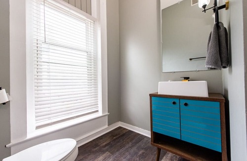 Smoketown Jackson Apartment | Suite near downtown Louisville, KY · Suite VI