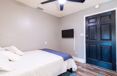 Smoketown Jackson Apartment | Suite near downtown Louisville, KY · Suite X