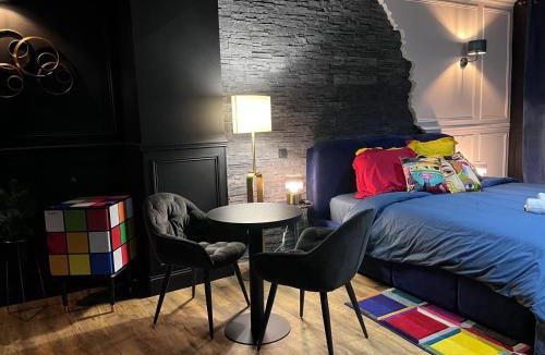 Saint-Omer Hotel | Suite Picasso Balnéo et Spa Privatif, Ambiance Arty Chic