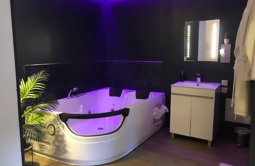 Emanville House | Suite Pour 2 Avec Jacuzzi Privatif