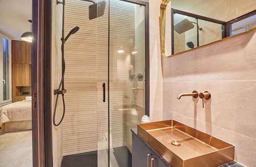 Vincennes Apartment | Suite Premium facing the Chateau de Vincennes