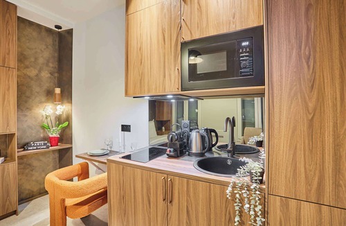 Vincennes Apartment | Suite Premium facing the Chateau de Vincennes