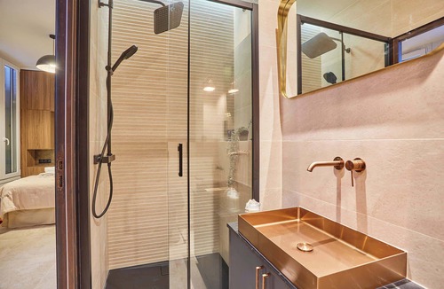 Vincennes Apartment | Suite Premium facing the Chateau de Vincennes